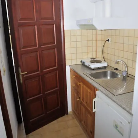 Apartman Irida & Pool Plakiász